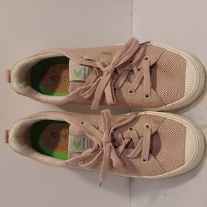 Cariuma Sneakers Pink Size 9.5 women's/Size 8 men's